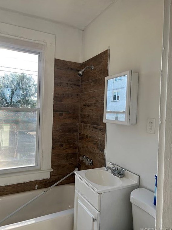 27 Benjamin St #1 Floor, Meriden, CT 06450