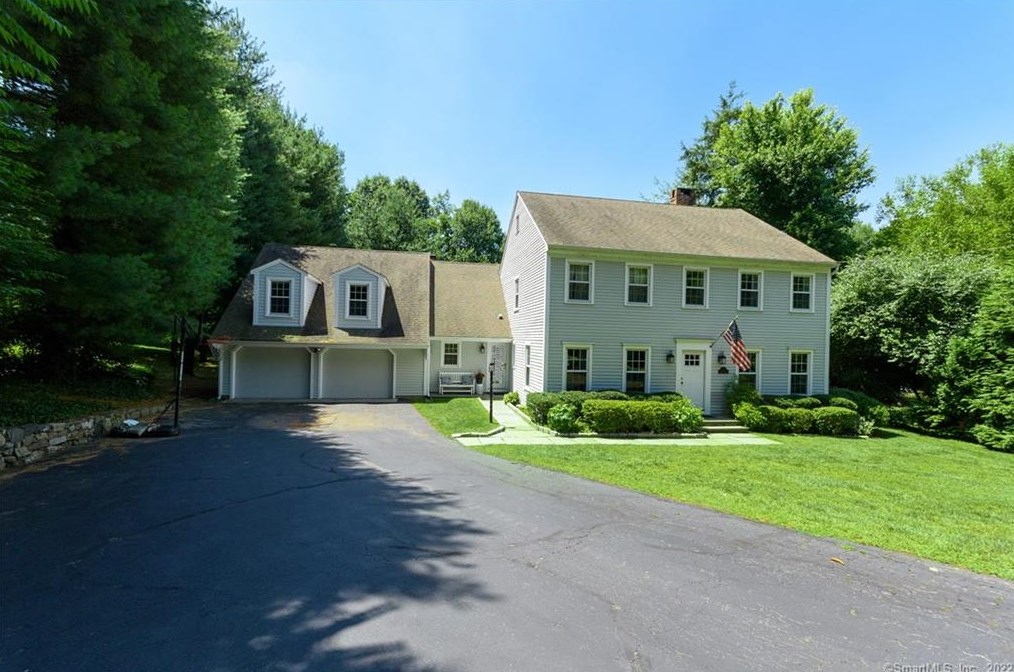 2 Red Barn Rd, Tokeneke, CT 06820 exterior