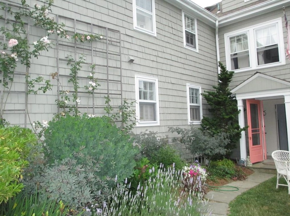 5 Omega St #up, Stonington, CT 06378