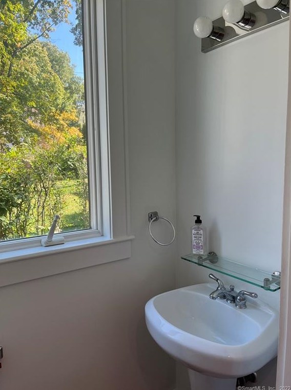 134 Toms Rd, Stamford, CT 06906