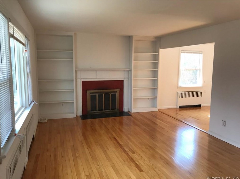 30 Perna Ln, Riverside, CT 06878