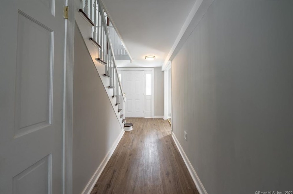 17 Pleasant St, Cromwell CT  06416-2323 exterior