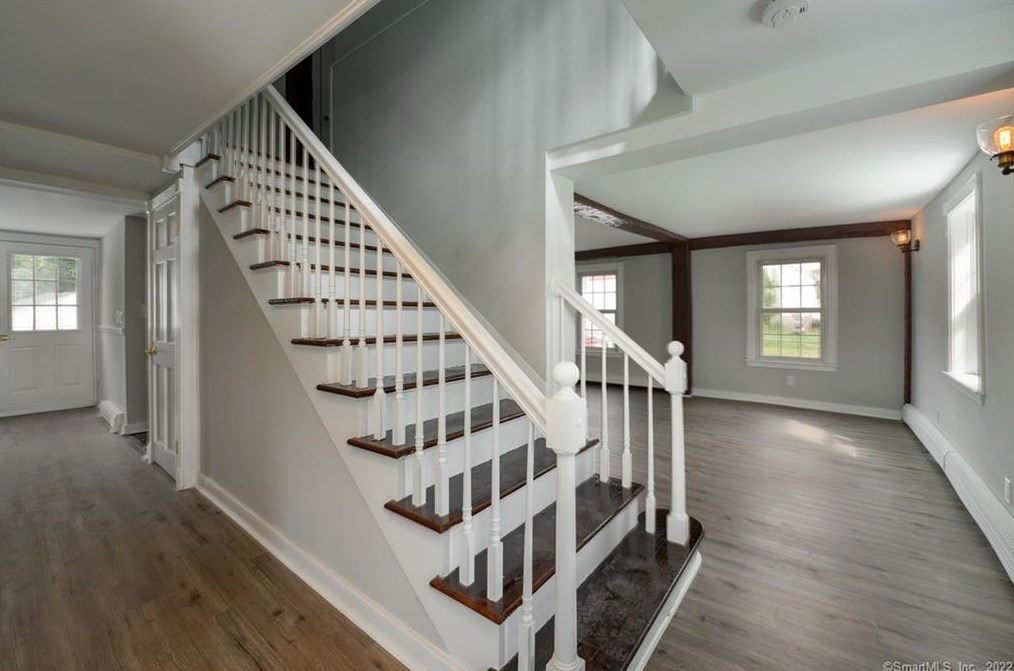 17 Pleasant St, Cromwell CT  06416-2323 exterior