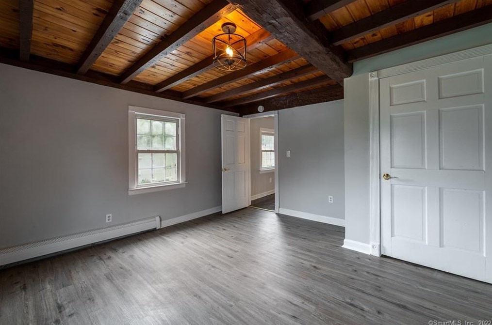 17 Pleasant St, Cromwell CT  06416-2323 exterior