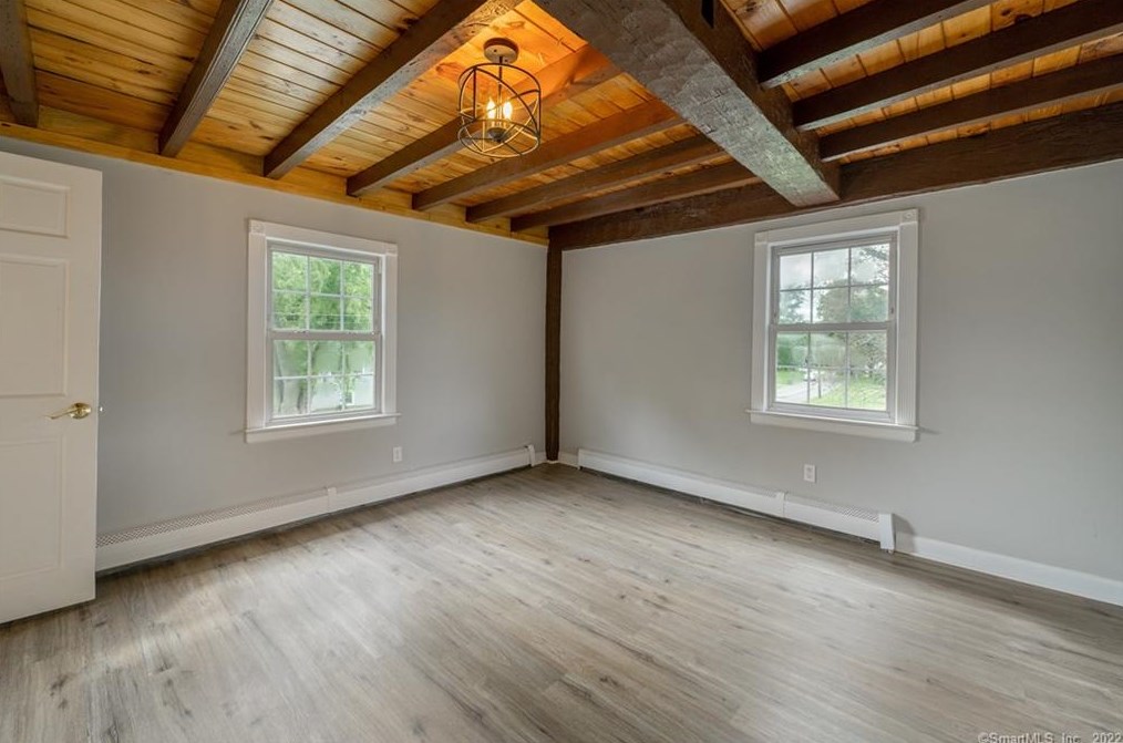 17 Pleasant St, Cromwell CT  06416-2323 exterior