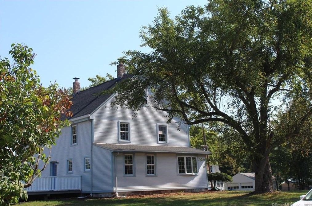 17 Pleasant St, Cromwell CT  06416-2323 exterior