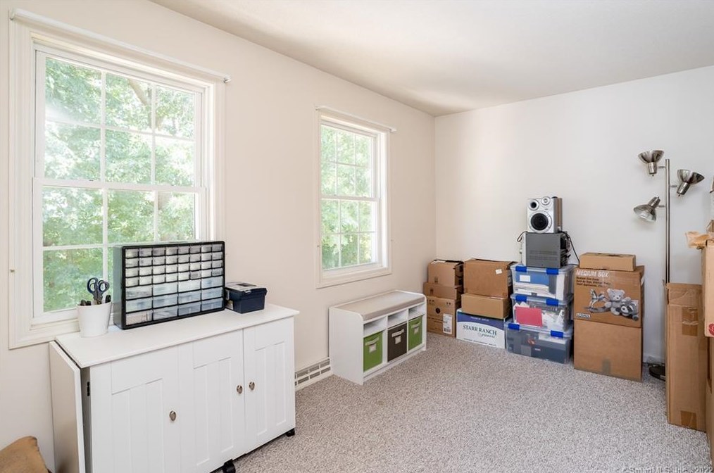 8 Dara Ln, Suffield CT 06078-2370 exterior