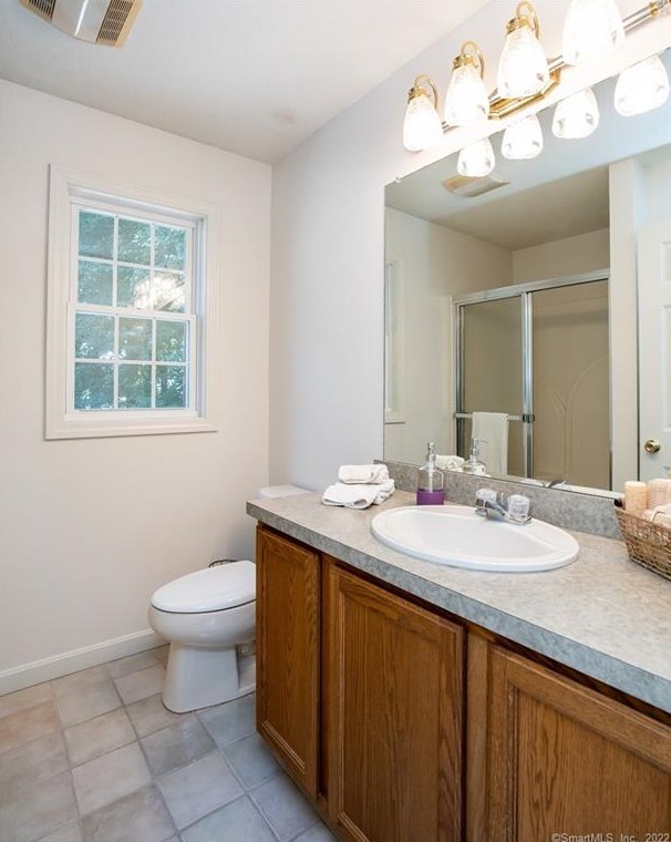 8 Dara Ln, Suffield CT 06078-2370 exterior