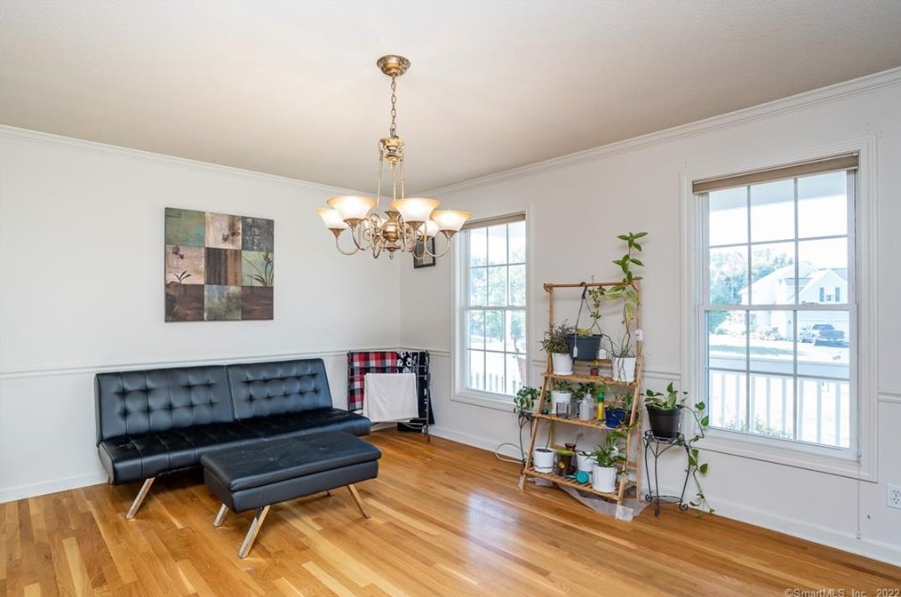 8 Dara Ln, Suffield CT 06078-2370 exterior