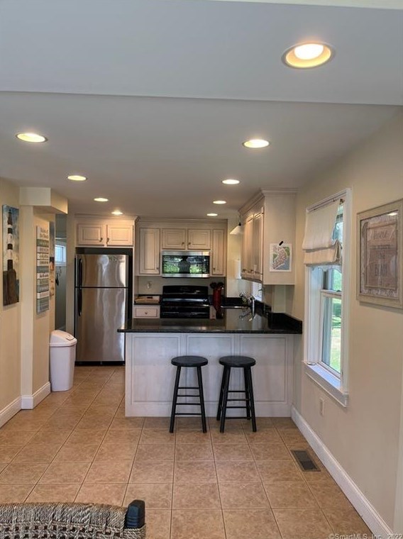 22 Cherry St, Westbrook, CT 06498