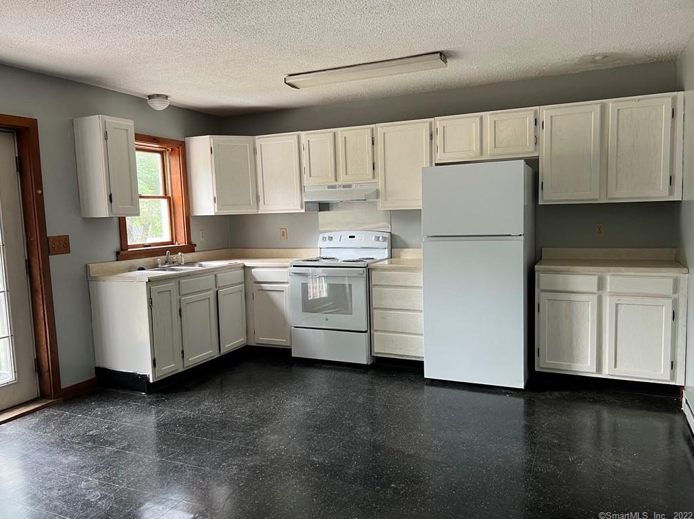 140 Dunn Rd, Coventry, CT 06238