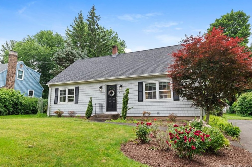 19 Sunset Ter, Middletown, CT 06457