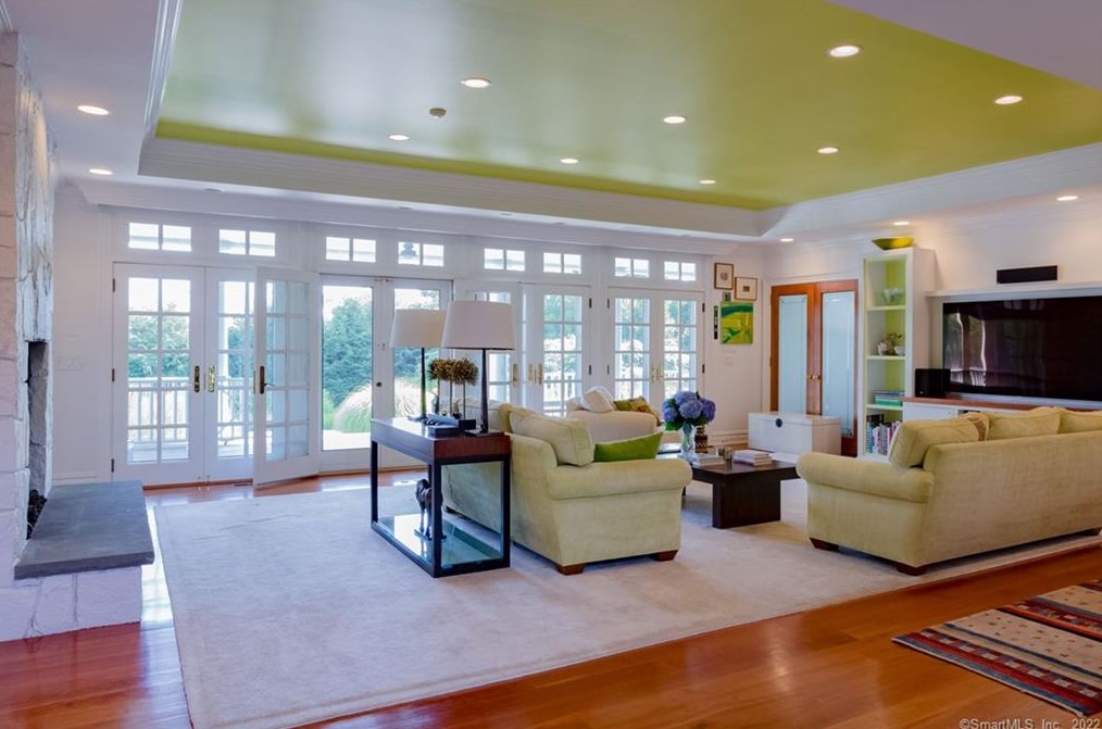 15 Bluewater Hl, Westport CT 06880-6505 exterior