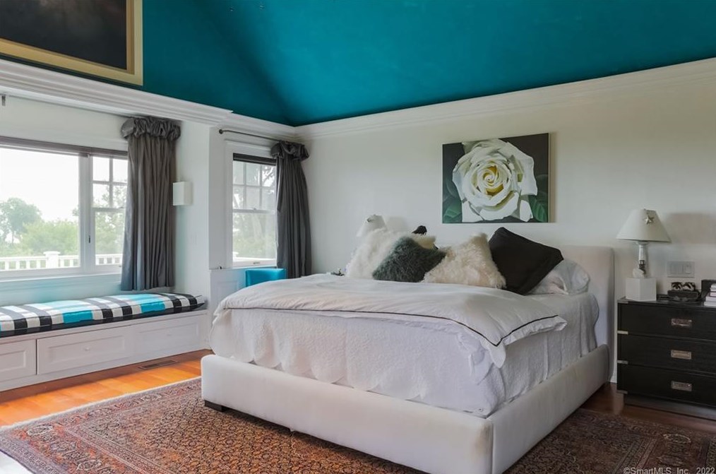 15 Bluewater Hl, Westport CT 06880-6505 exterior