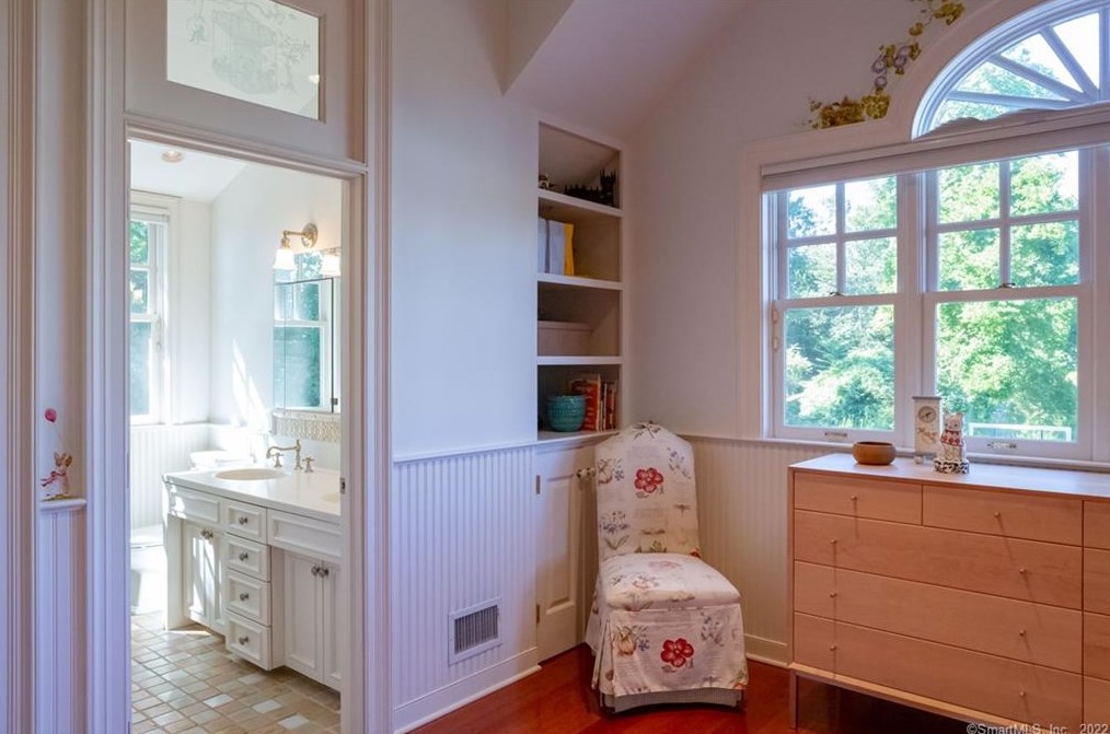 15 Bluewater Hl, Westport CT 06880-6505 exterior