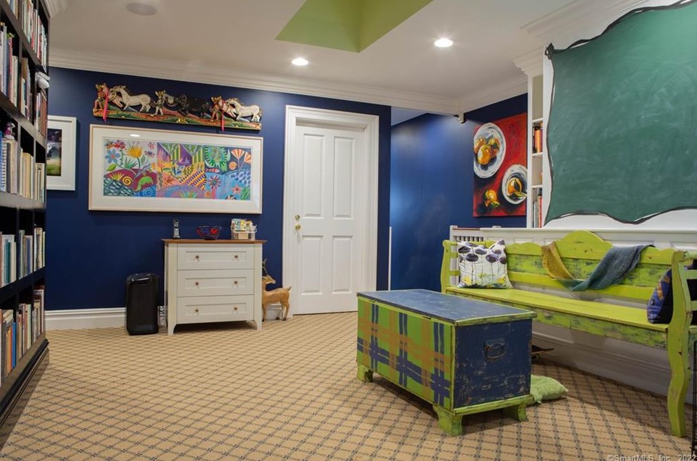 15 Bluewater Hl, Westport CT 06880-6505 exterior