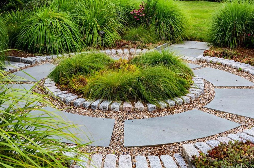 15 Bluewater Hl, Westport CT 06880-6505 exterior