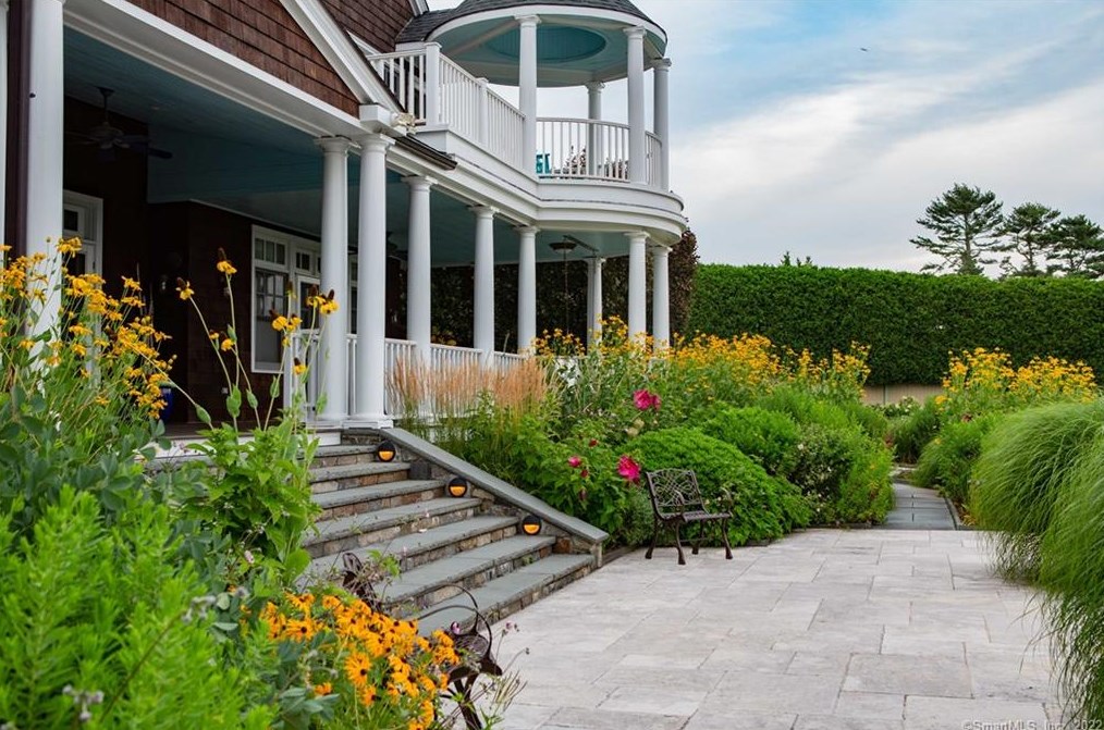 15 Bluewater Hl, Westport CT 06880-6505 exterior