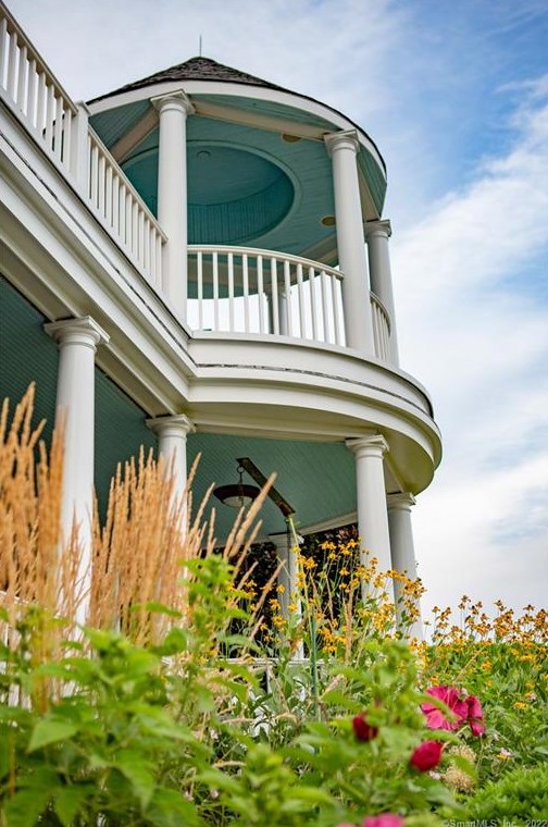 15 Bluewater Hl, Westport CT 06880-6505 exterior