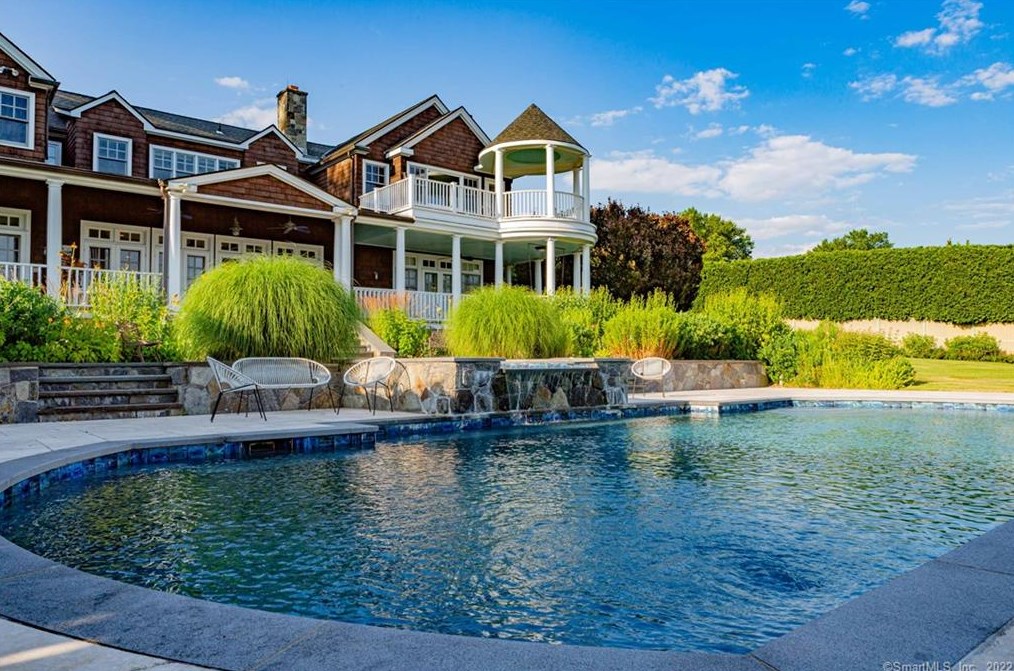 15 Bluewater Hl, Westport CT 06880-6505 exterior