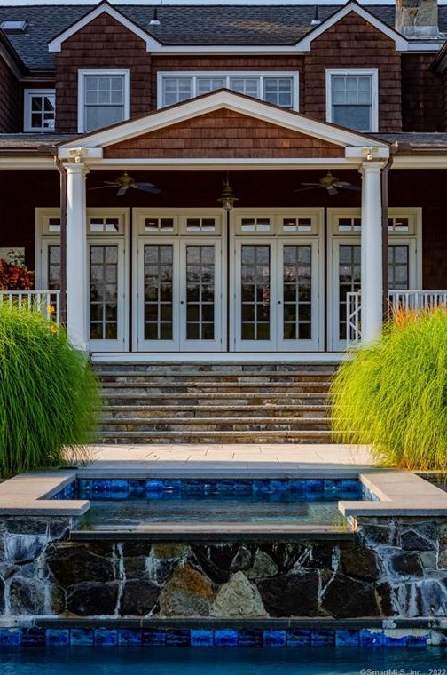 15 Bluewater Hl, Westport CT 06880-6505 exterior