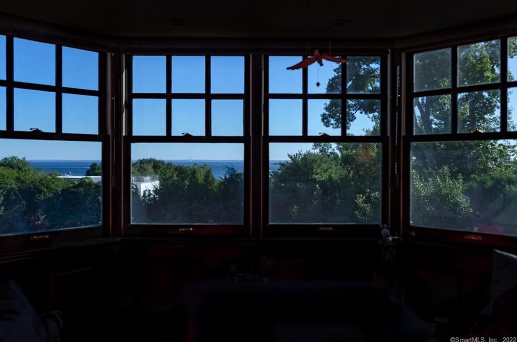 15 Bluewater Hl, Westport CT 06880-6505 exterior