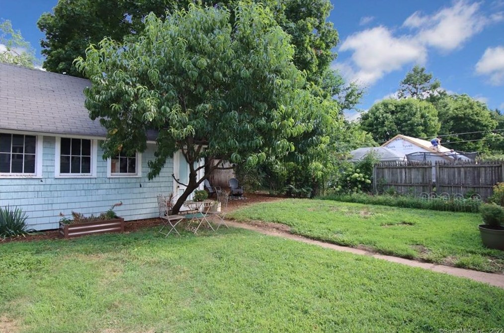 101 Putnam Ave, New Haven CT 06517-2736 exterior