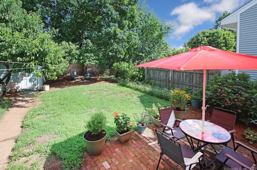 101 Putnam Ave, New Haven CT 06517-2736 exterior