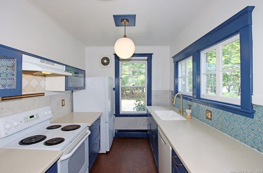 101 Putnam Ave, New Haven CT 06517-2736 exterior