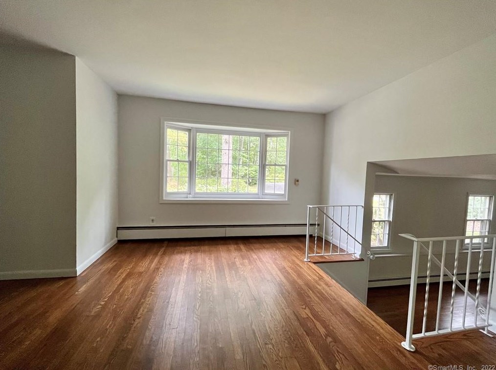 2 Shadow Ln, Norwalk, CT 06851