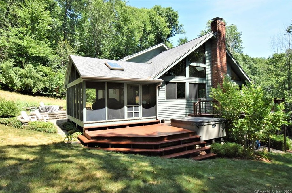 28 Coginchaug Ct, Guilford, CT 06437-3602