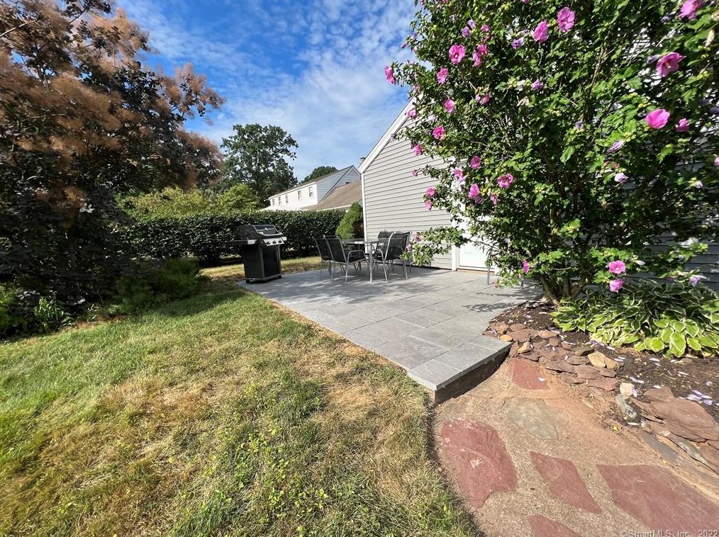 5 Ridgewood Rd, Meriden CT 06450-4443 exterior