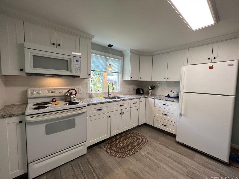 5 Ridgewood Rd, Meriden CT 06450-4443 exterior