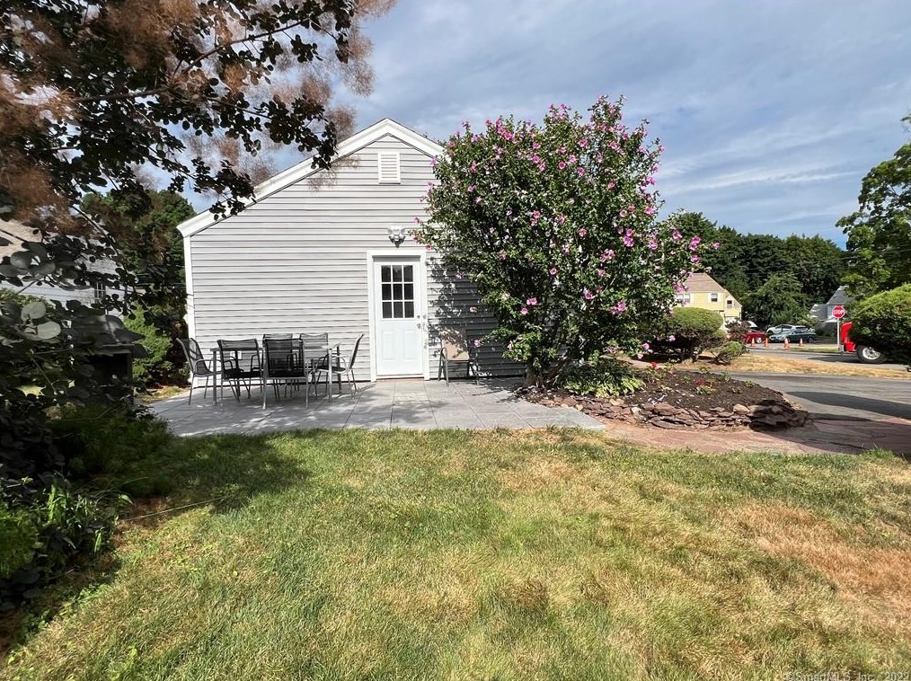 5 Ridgewood Rd, Meriden CT 06450-4443 exterior