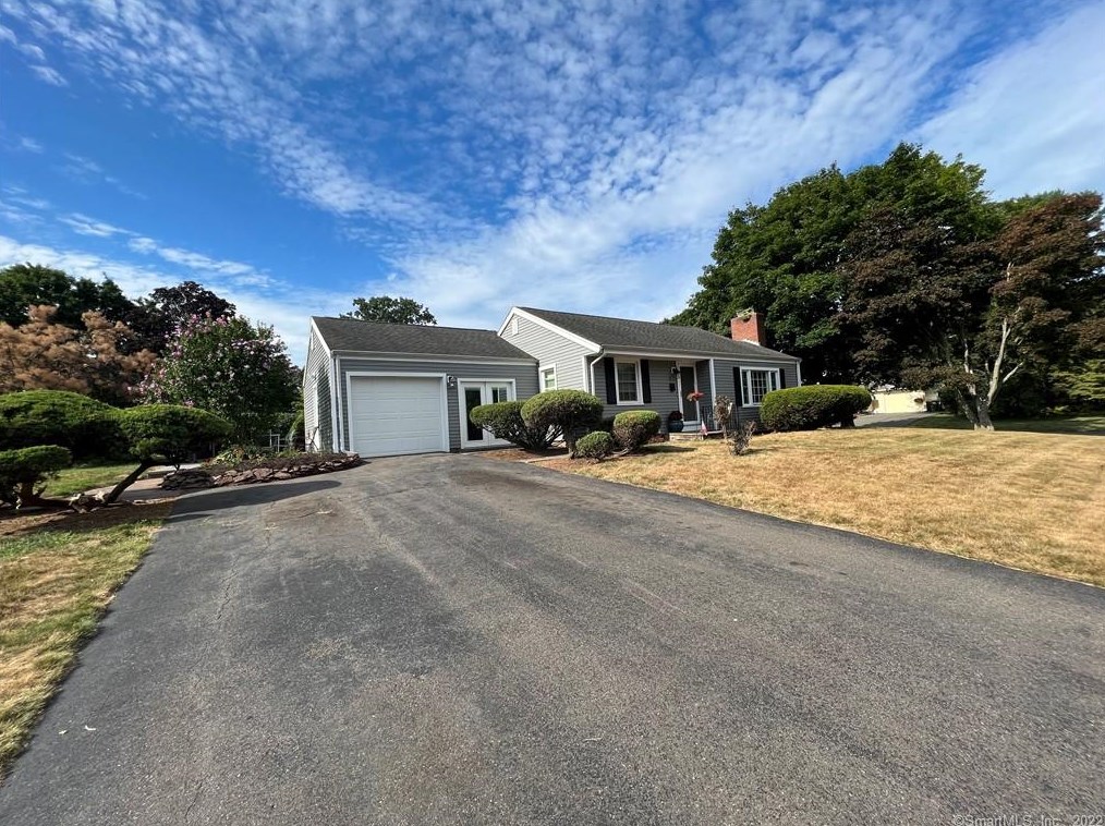 5 Ridgewood Rd, Meriden CT 06450-4443 exterior