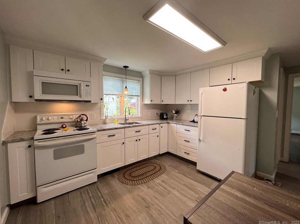 5 Ridgewood Rd, Meriden CT 06450-4443 exterior