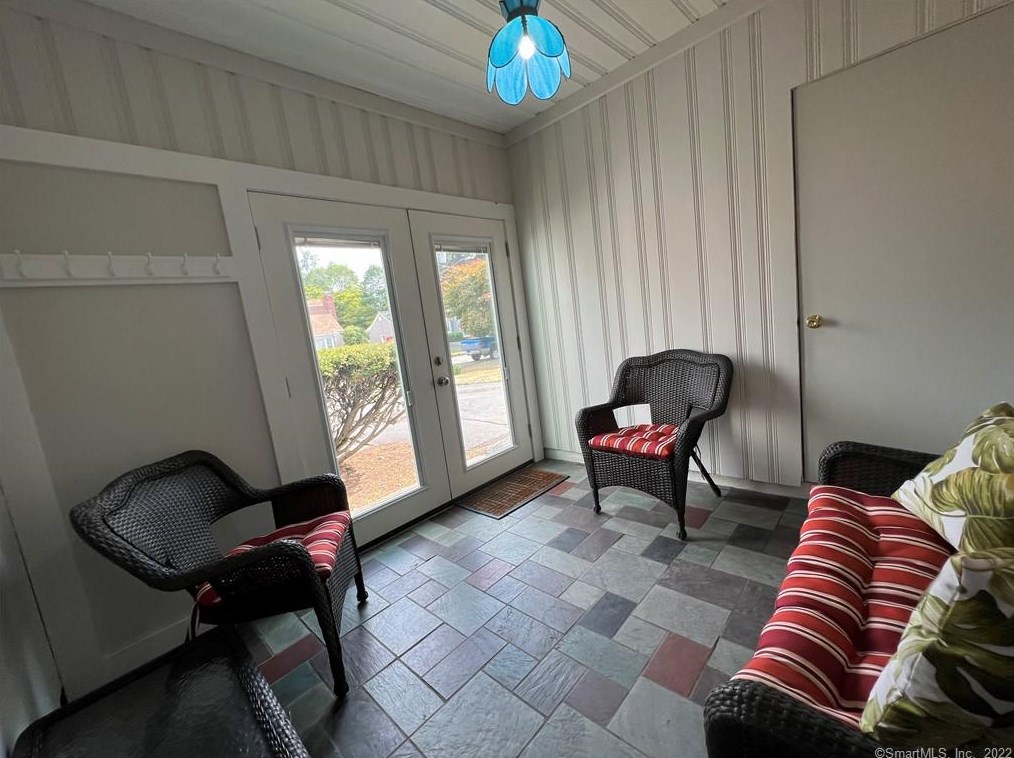 5 Ridgewood Rd, Meriden CT 06450-4443 exterior