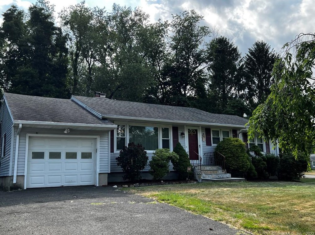 13 Sherry Ln, Danbury, CT 06811-4956