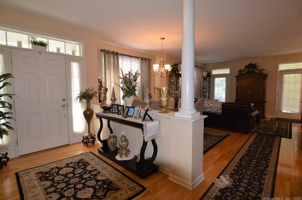 7 Winding Trl, Waterbury, CT 06762