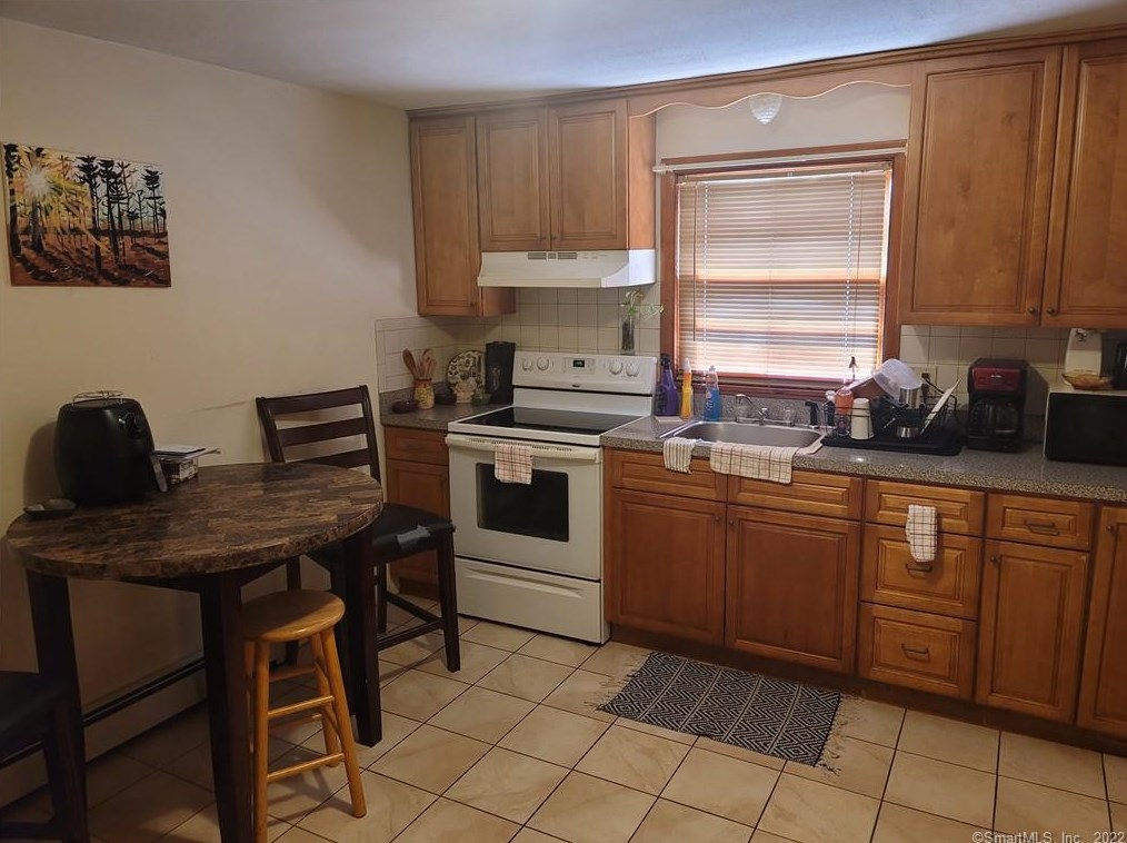 44 Otis St, Hartford CT 06114-2546 exterior