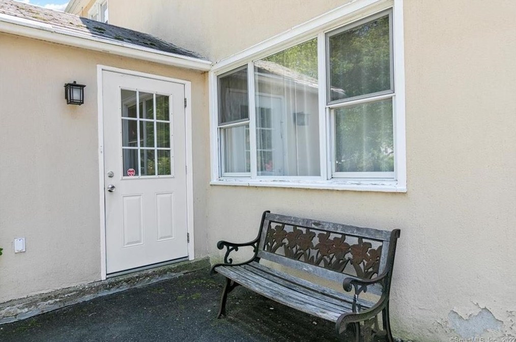 83 Beacon View Dr, Fairfield CT  06825-3704 exterior