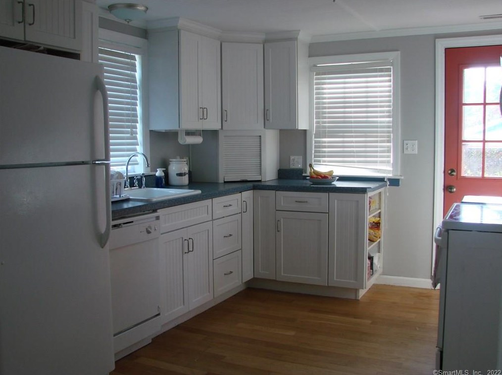 9 Attawanhood Trl, Fenwick CT  06475-1844 exterior