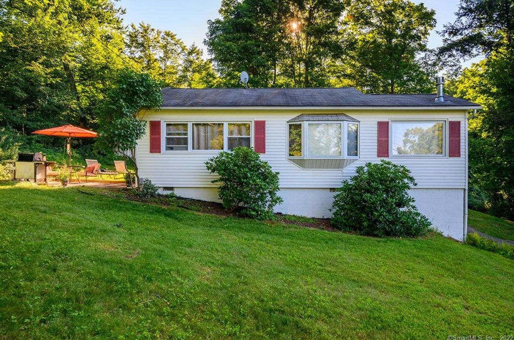 23 Deer Ln, Danbury, CT 06812