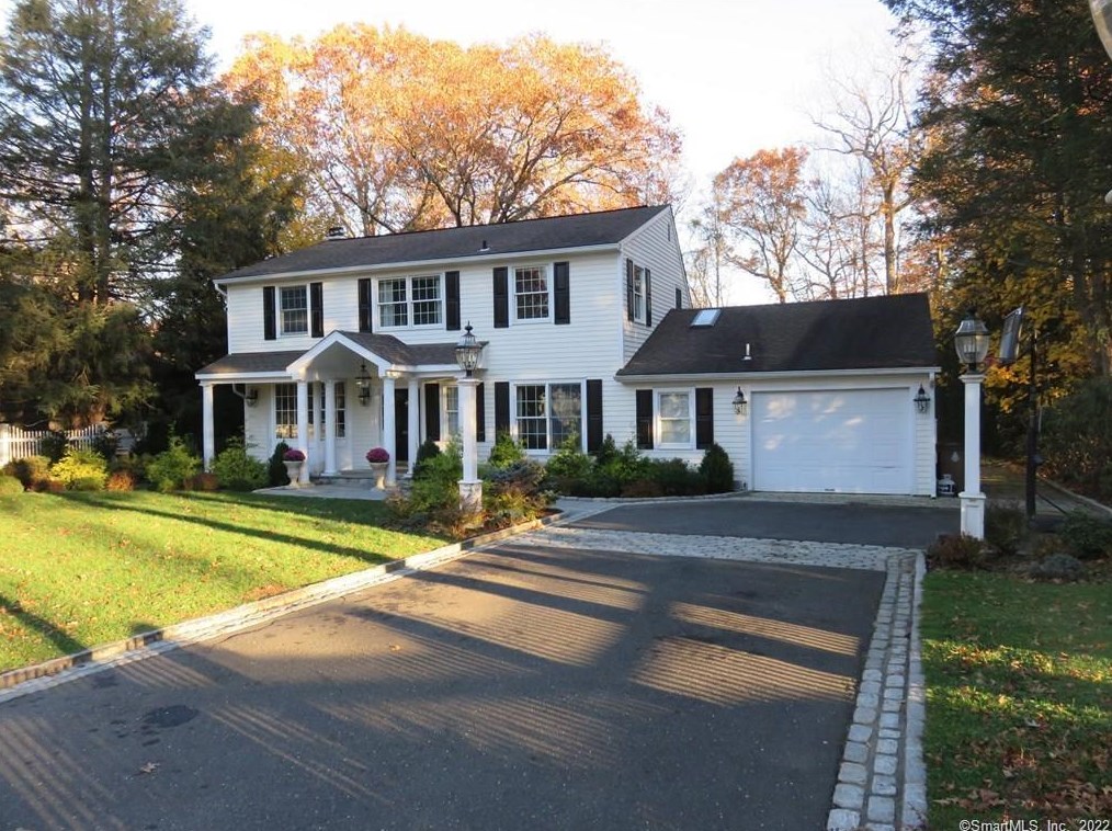 141 Idlewood Dr, Stamford, CT 06905