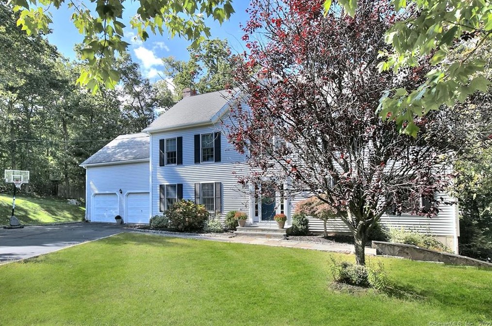 11 Quarry Ln, New Haven, CT 06518 exterior