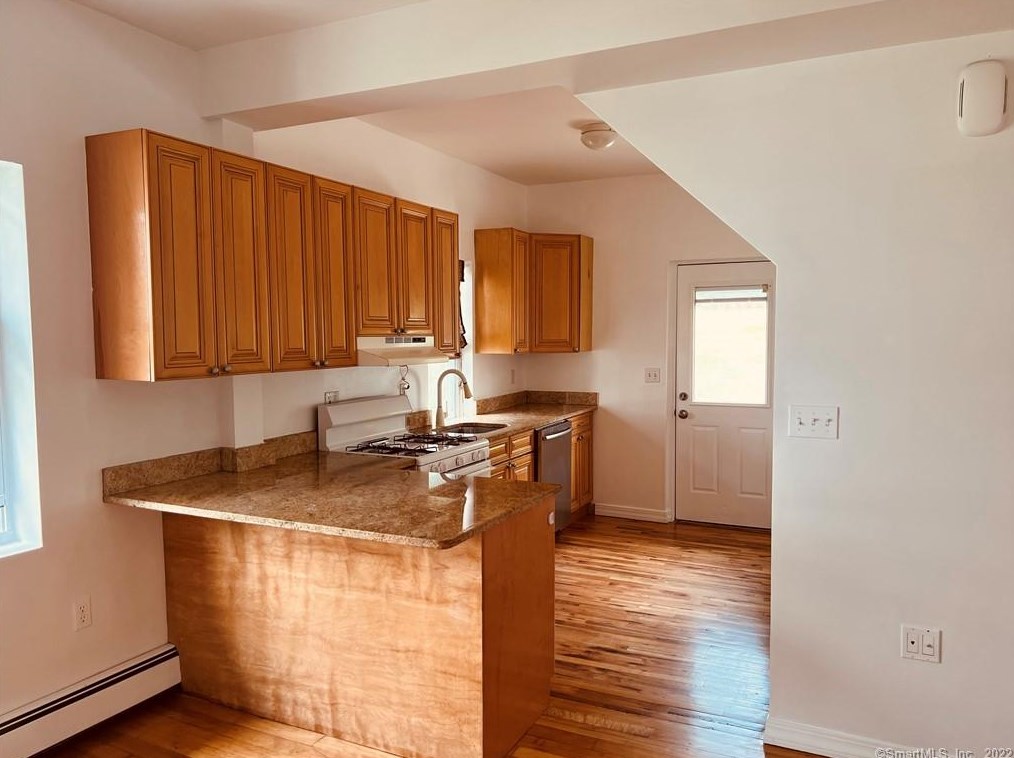 16 Bloomfield Dr, Fairfield, CT 06825