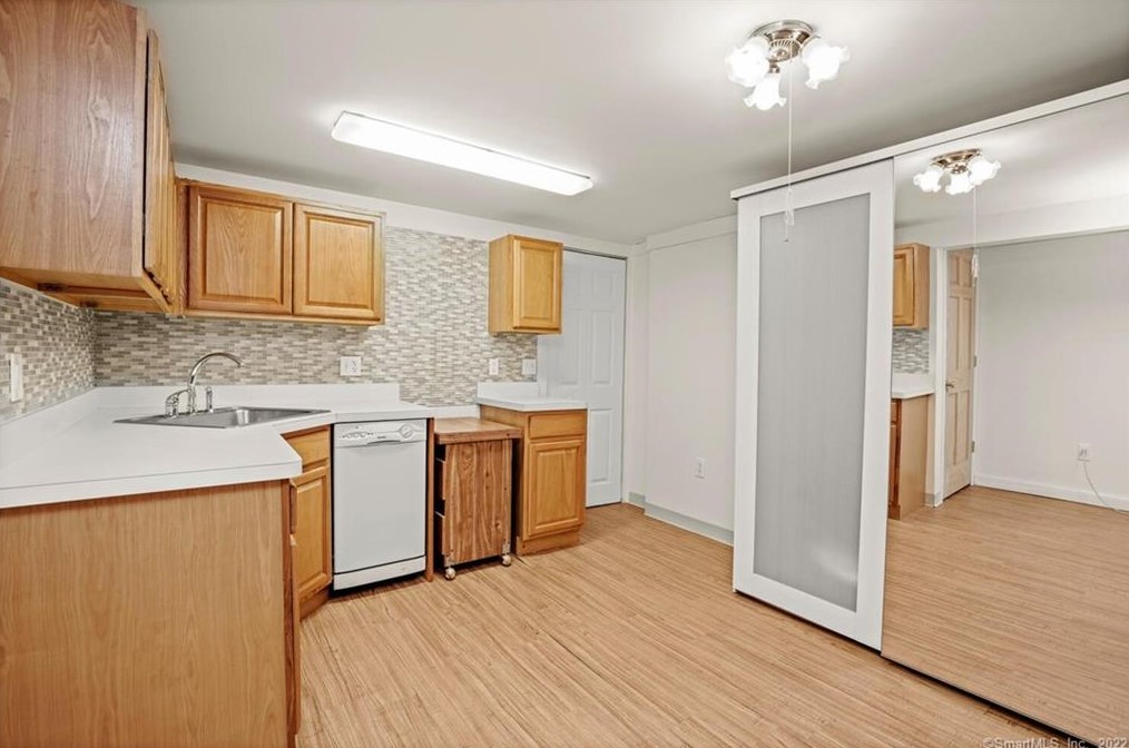 115 Sulik Ter, Stratford CT  06614-3146 exterior