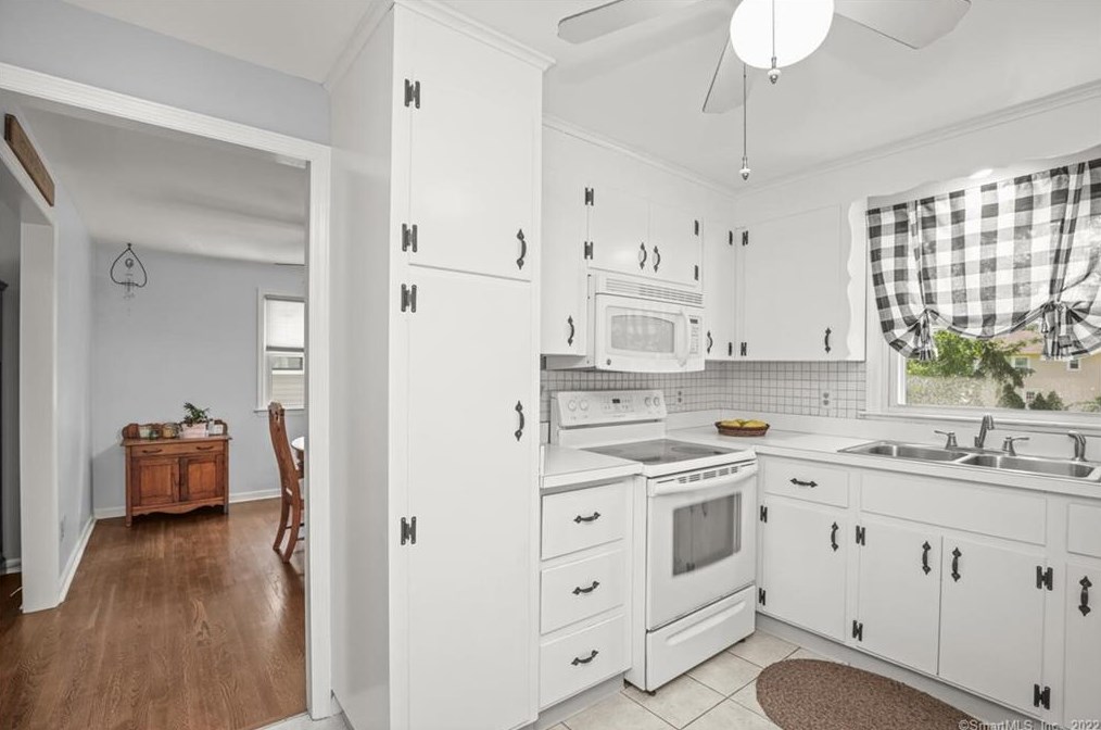 115 Sulik Ter, Stratford CT  06614-3146 exterior