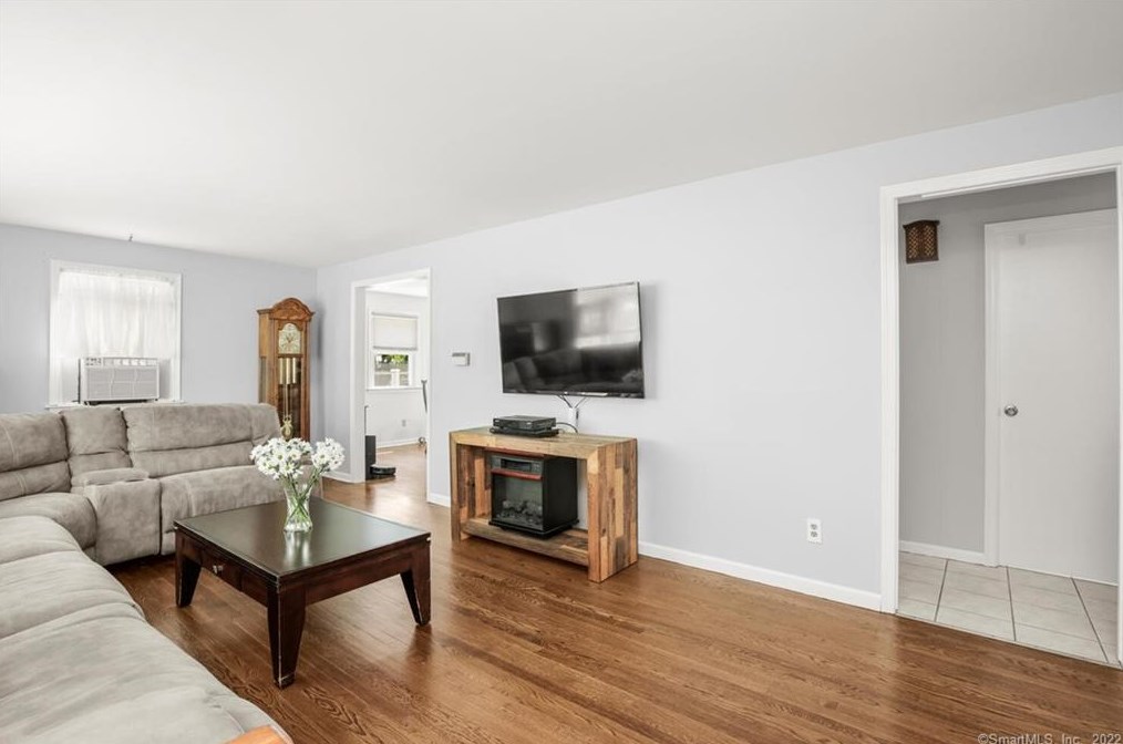 115 Sulik Ter, Stratford CT  06614-3146 exterior