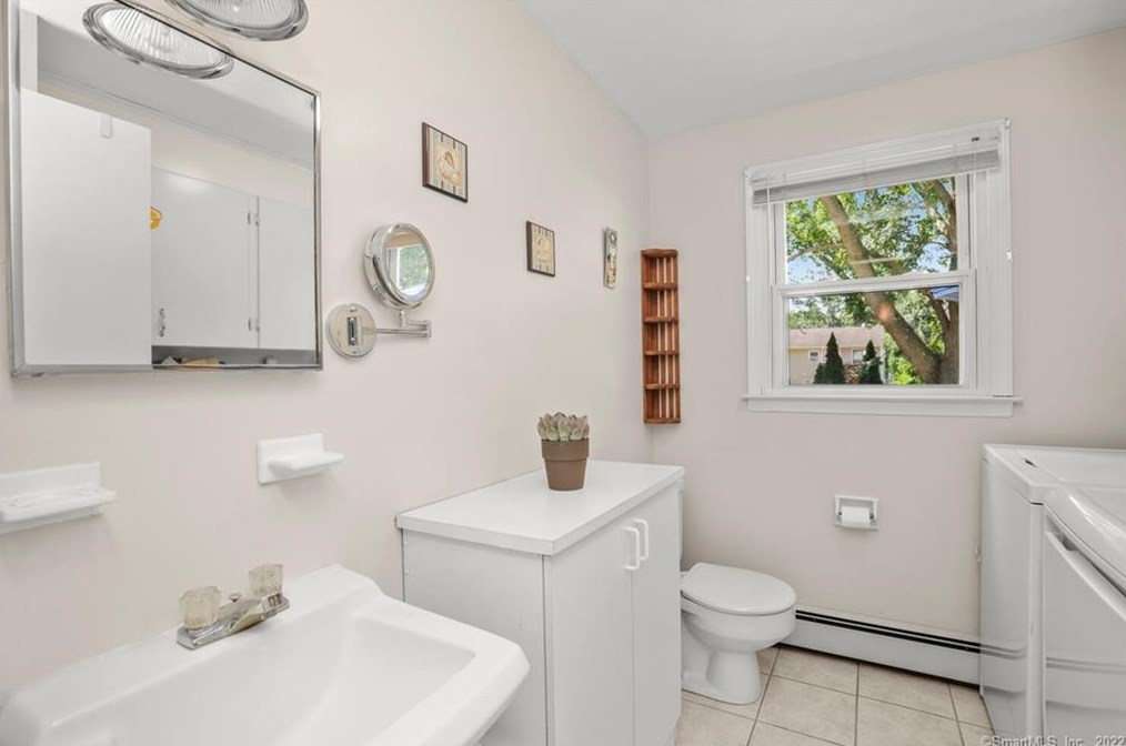 115 Sulik Ter, Stratford CT  06614-3146 exterior